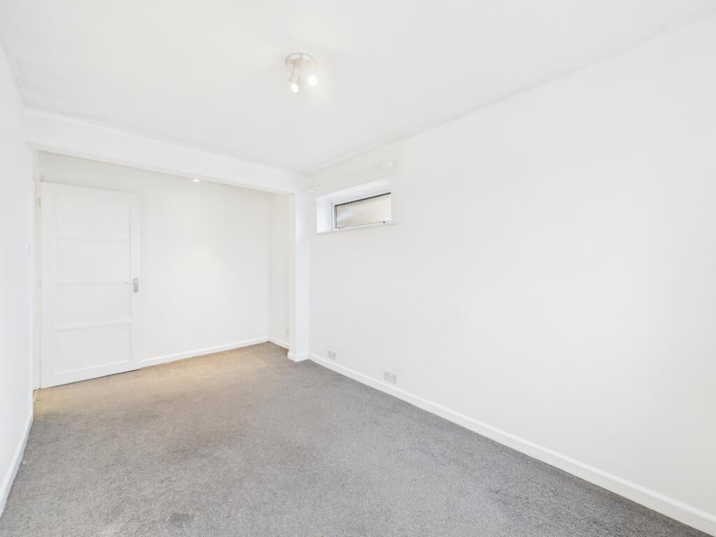 CAM01791G0-PR0202-STILL007