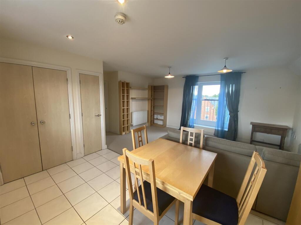 OPEN PLAN LIVING DINING KITCHEN