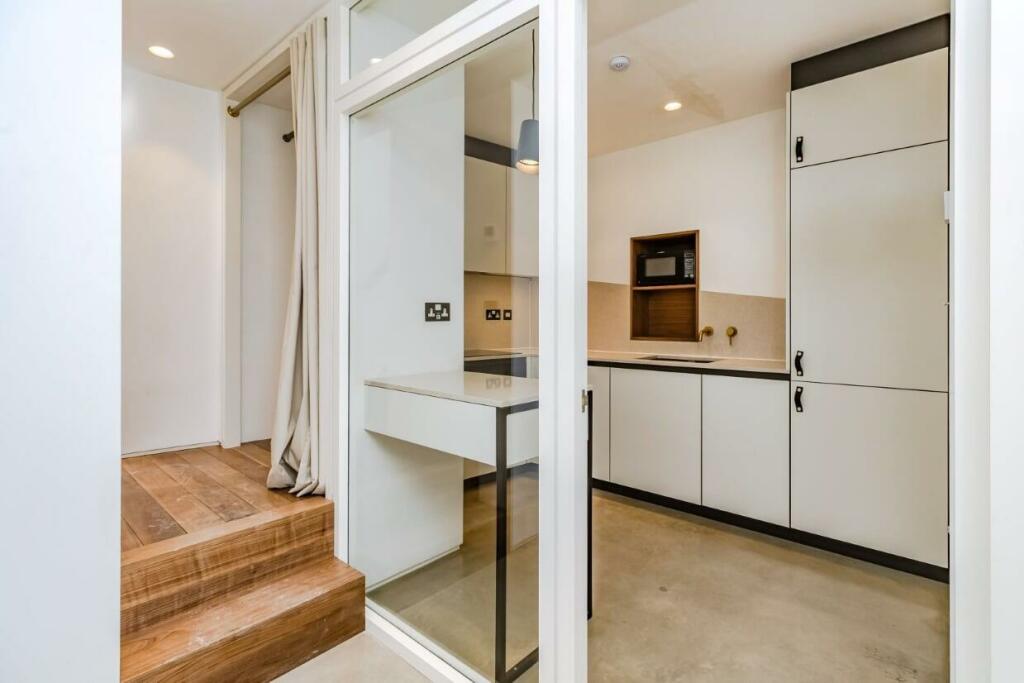 kitchen 2.jpg