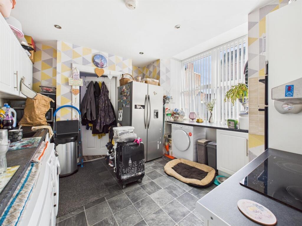 Kitchen: