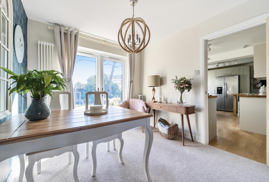 Sitting/Dinning Room