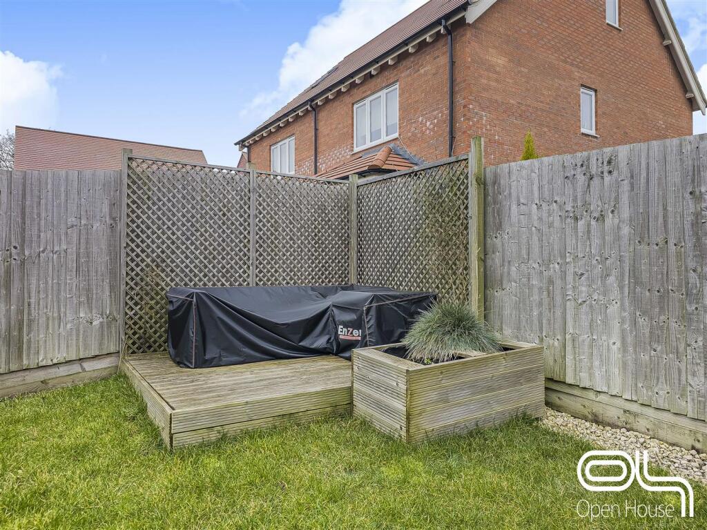 Pickering Drive (14).jpg