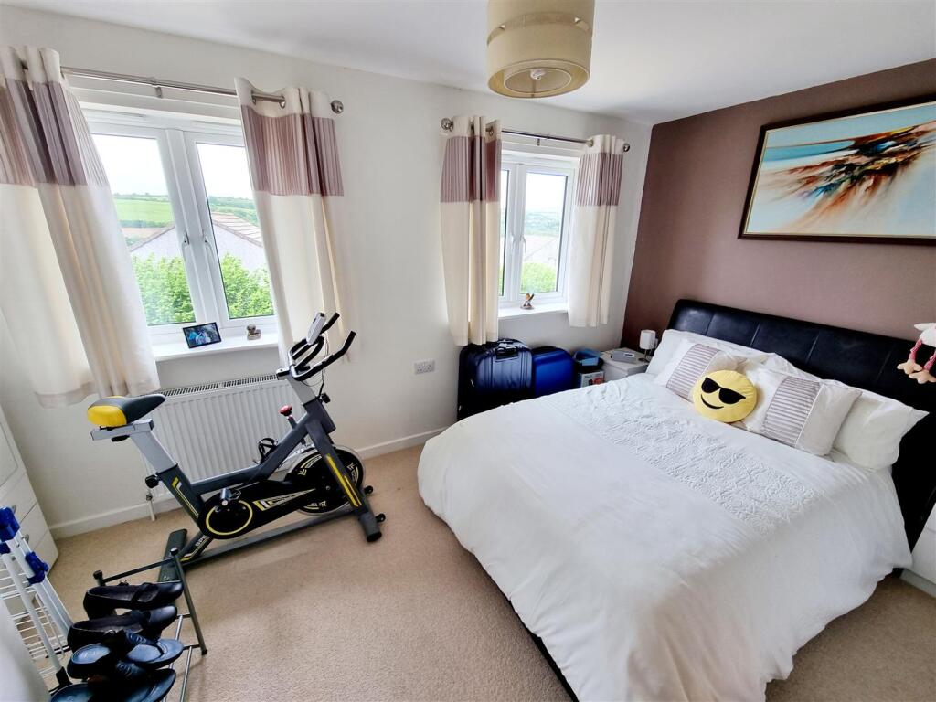 Bed 2.jpg