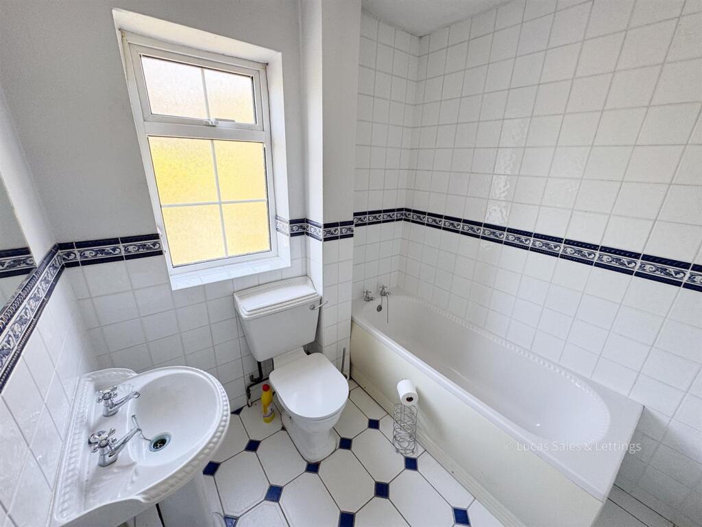 55 Hall Close Kettering-11.jpg