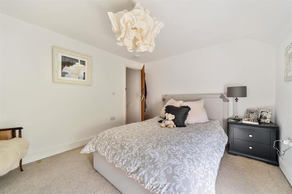 Bedroom 1.jpg