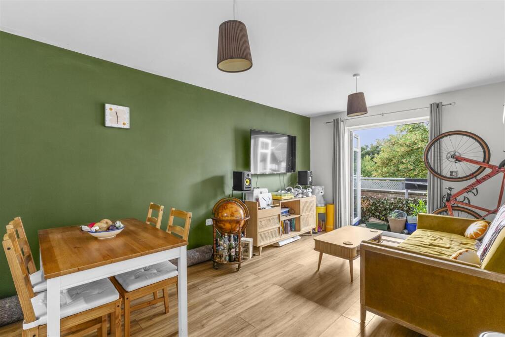 Flat 10, Riverlock Court, Spring Gardens Road, HP1