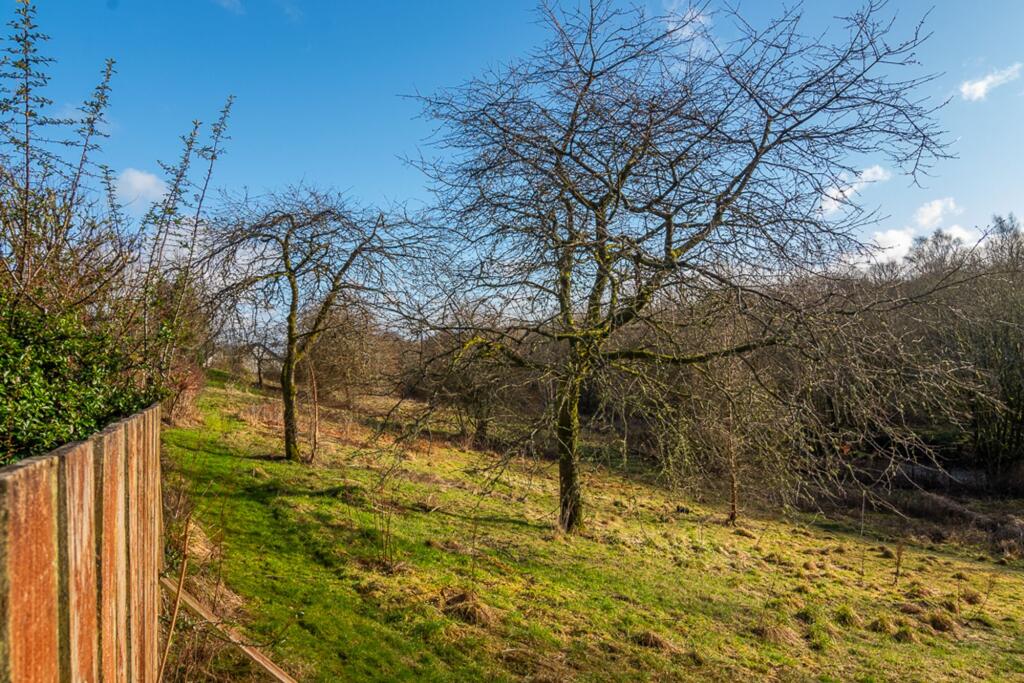 Open aspect to the rear