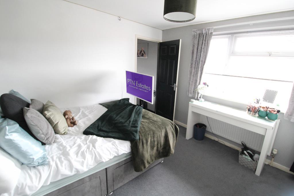 bedroom 4.jpg