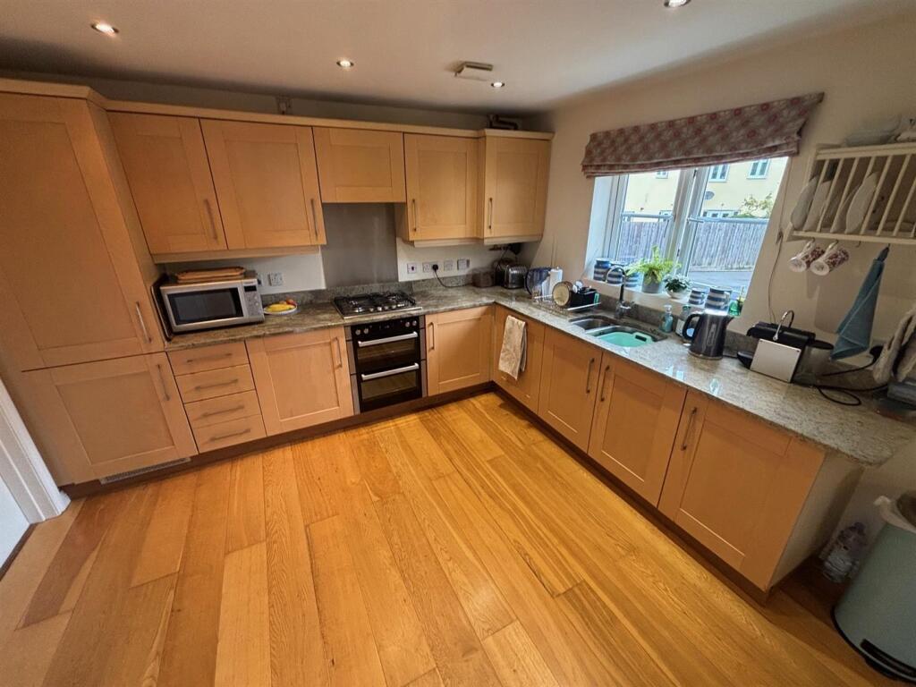 Kitchen 4.jpg