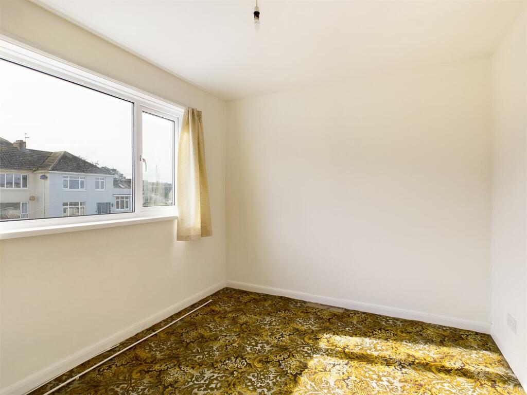 Front Bedroom 2.jpg