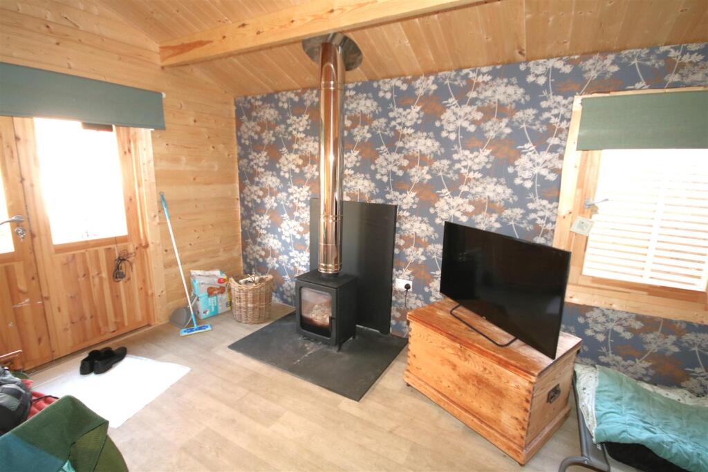 Cabin Living Room e.JPG