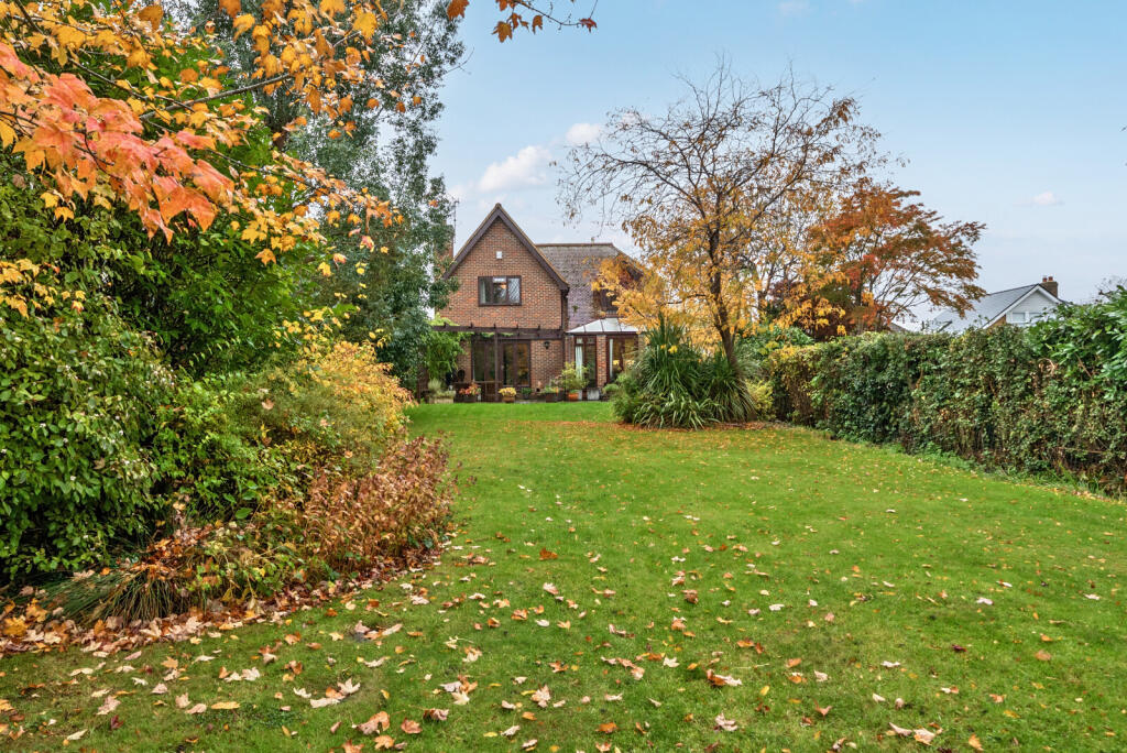 1372612-6-6901f7c...