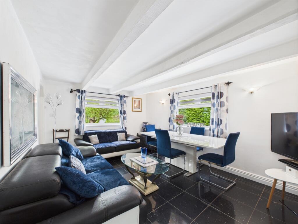 CAM02386G0-PR0125-STILL017