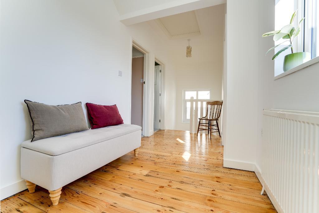 Landing leading to bedrooms