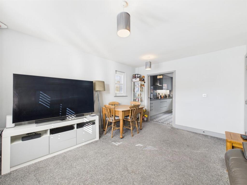 Open Plan Lounge/Dining