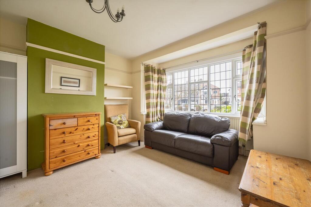 Brackley Square, IG8