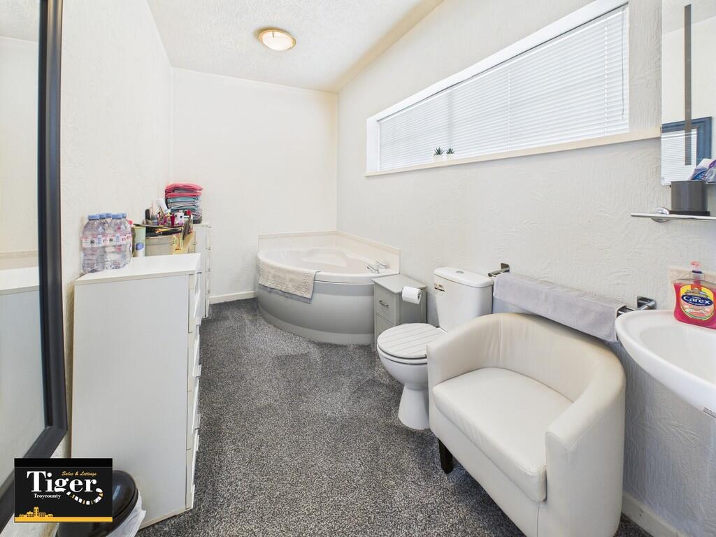 CAM02176G0-PR0611...