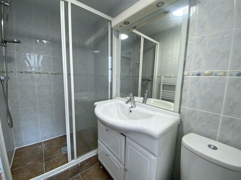 Shower room.jpg