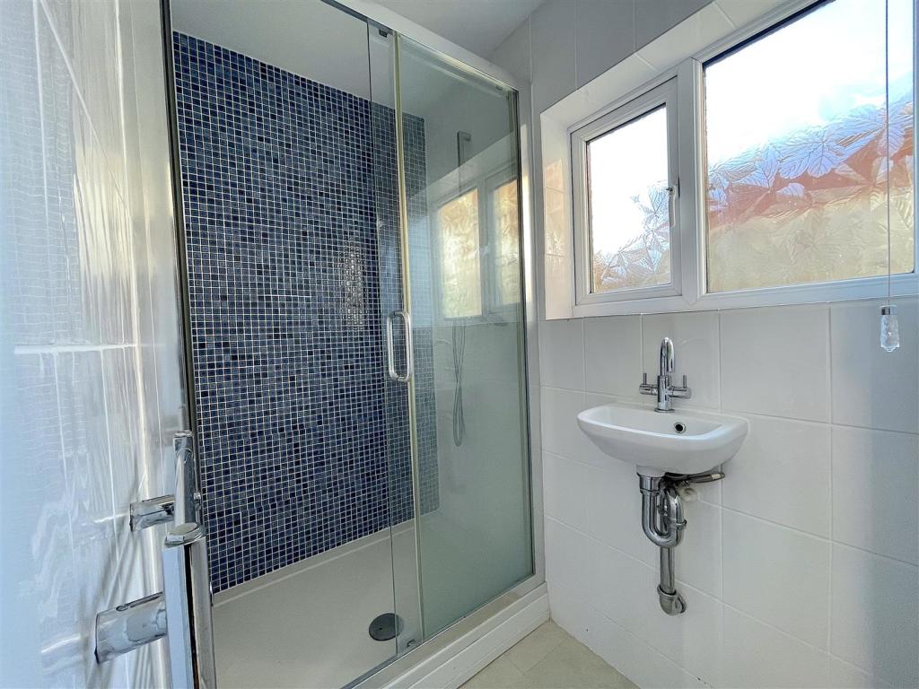 Downstairs Shower Room (1).jpeg
