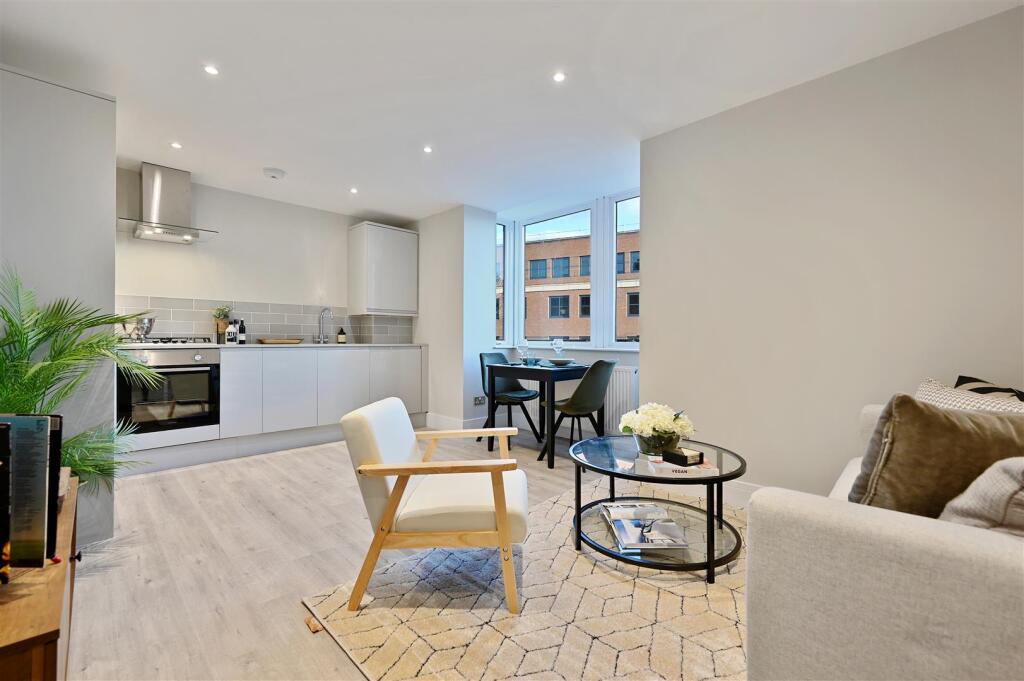 AR - Flat 1, Buckingham Place - Reception3(1).jpg