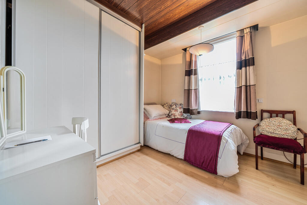 1298710-4-6835a9d...