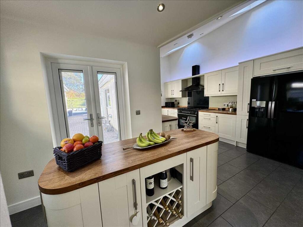 LIVING KITCHEN