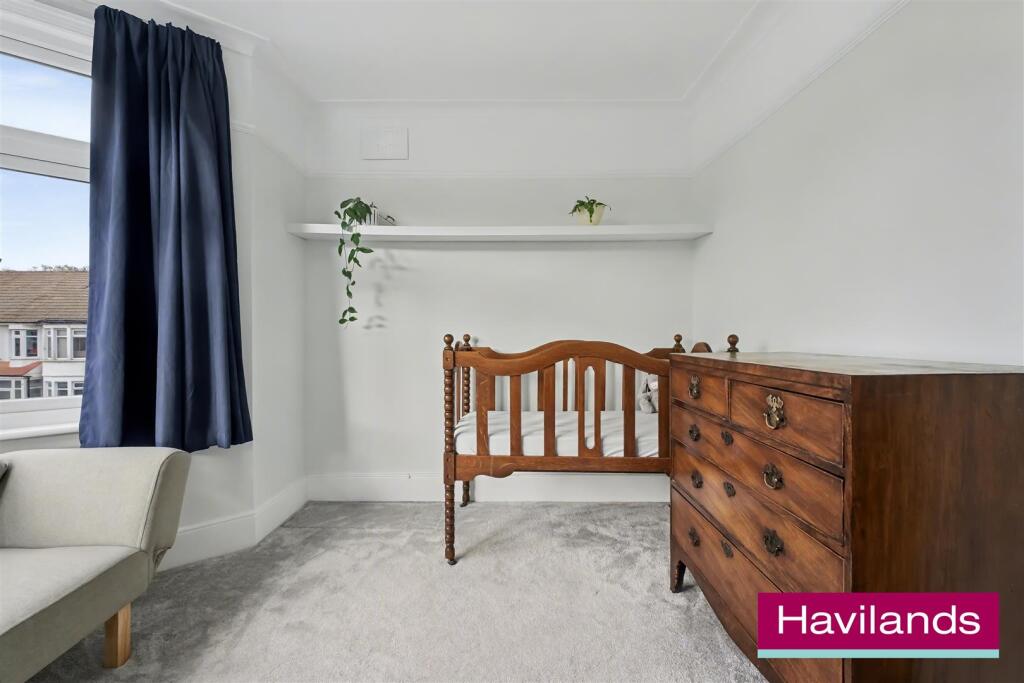 Wolves Lane N13 6DR-10.jpg