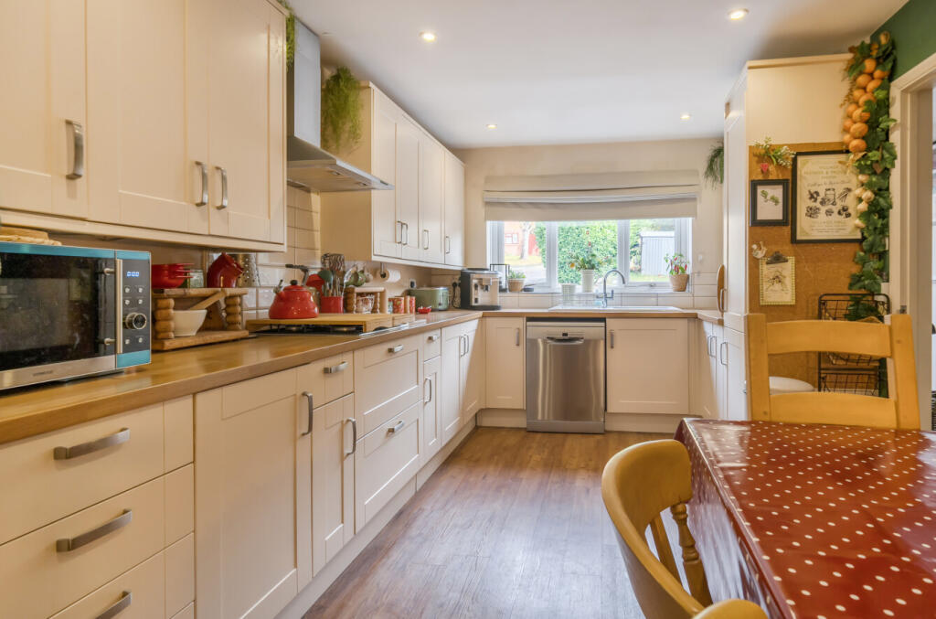 1380724-1-69147bb...