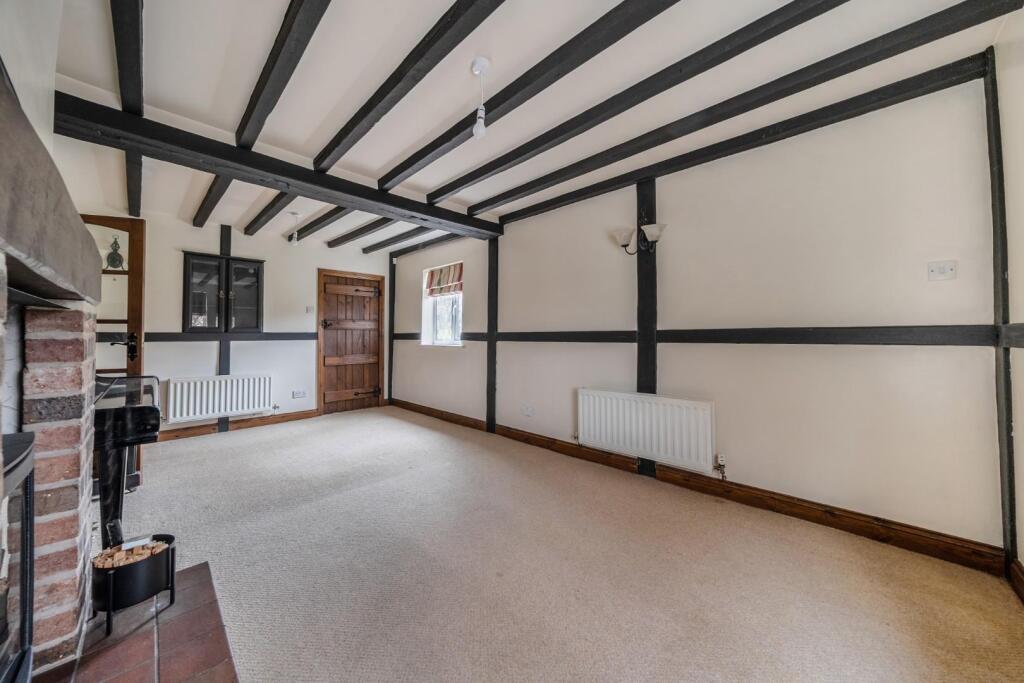 Living Room 2.jpg