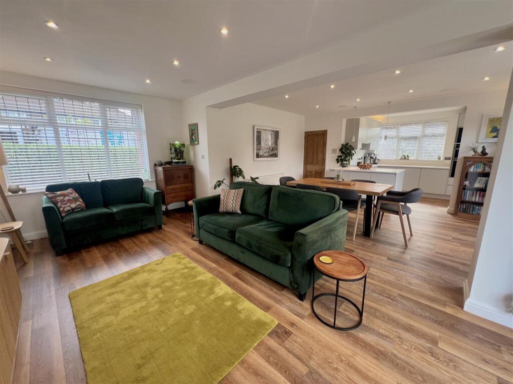 LIVING/DINING