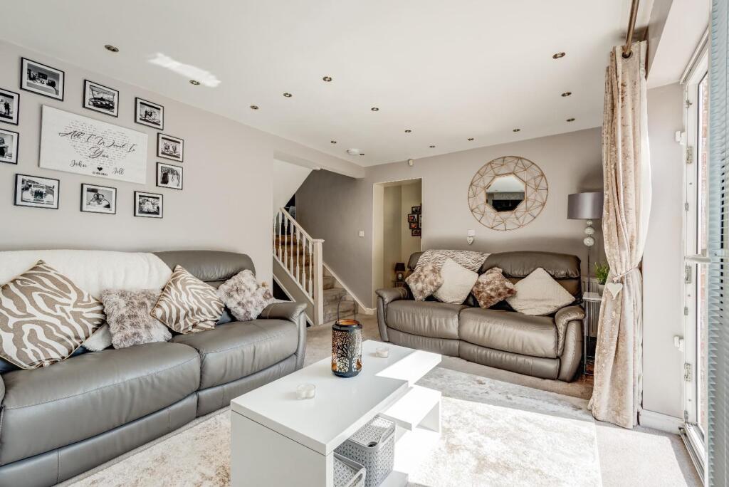 20WillowCrescent(Interior)-3.jpg