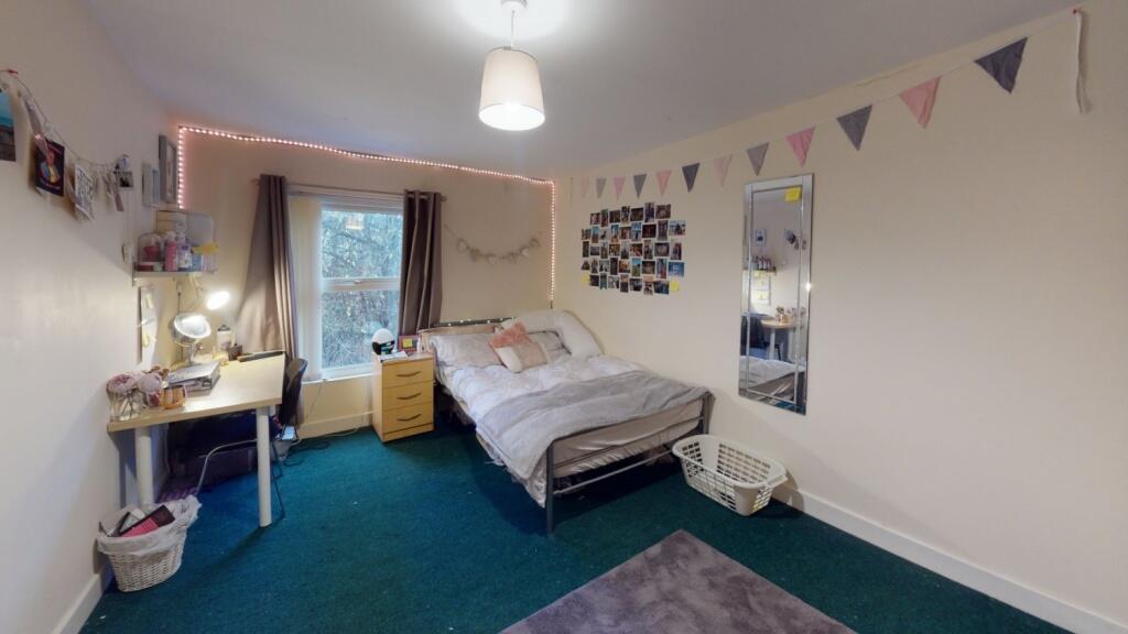 A cozy double bedroom featuring a comfortable d...