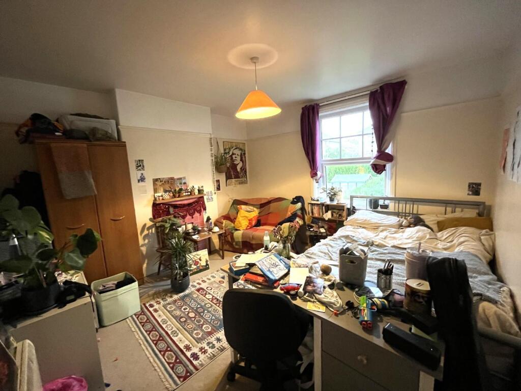 Bedroom 2.JPG