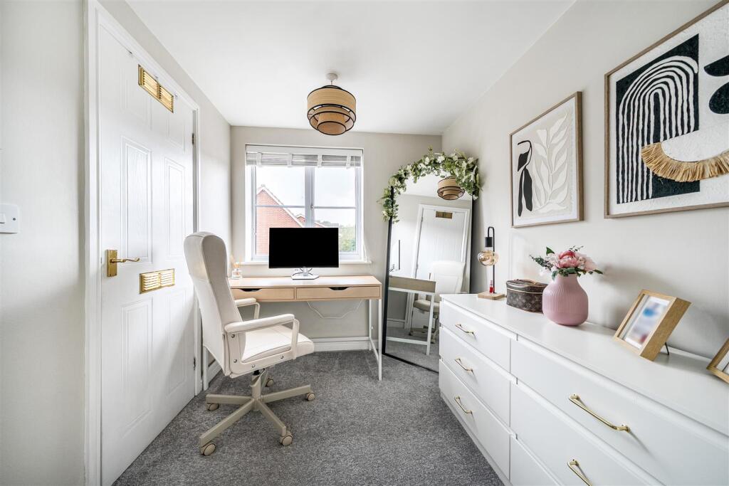 47 Penny Hapenny Court, Atherstone