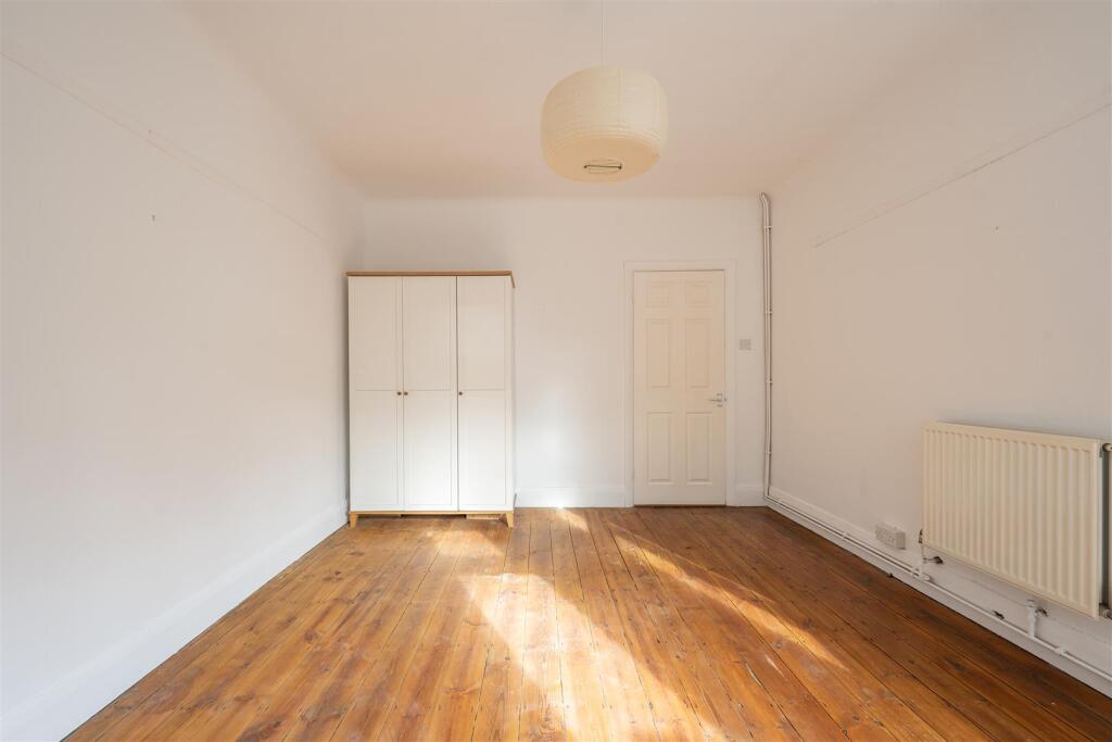 Bisterne Avenue, E17