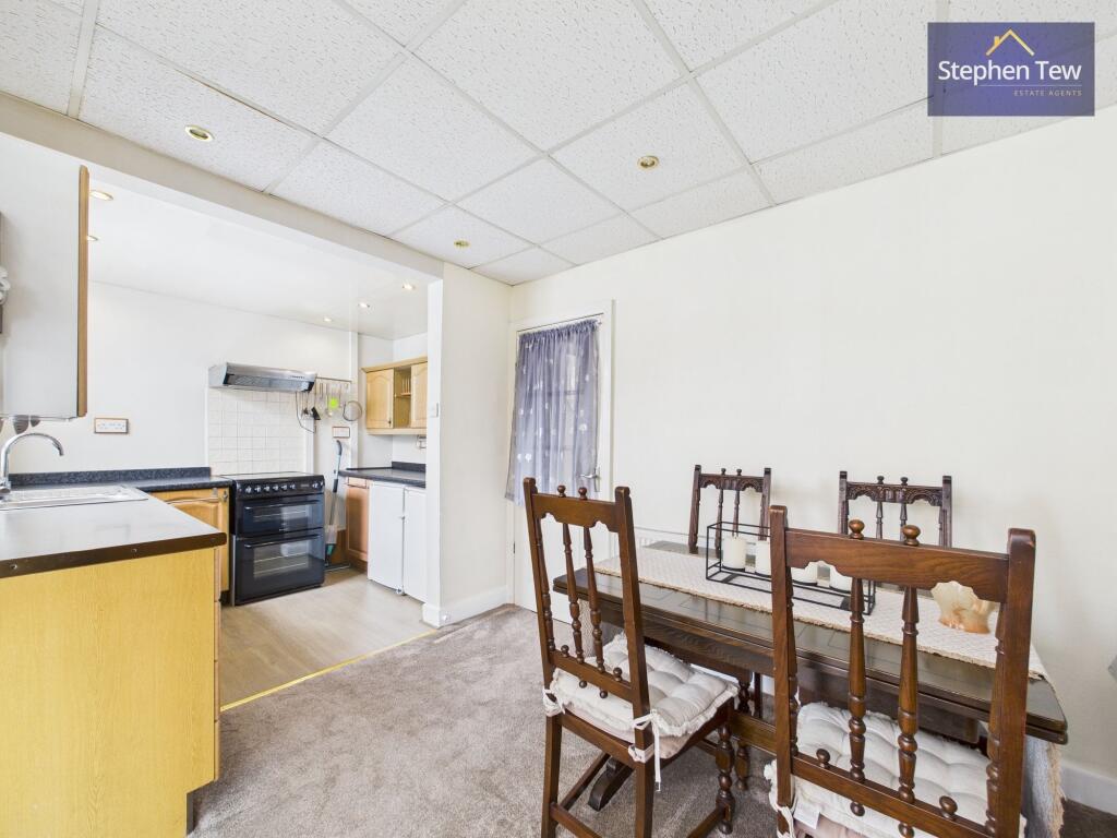 Kitchen/ Dining Room