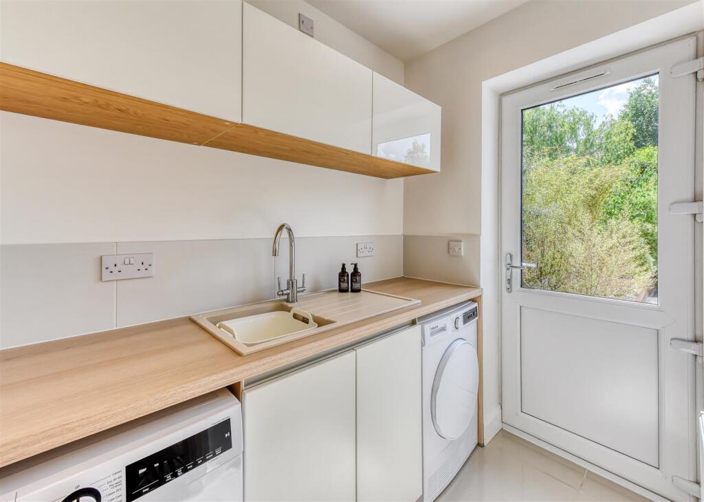 5 Foley Avenue-laundry.jpg