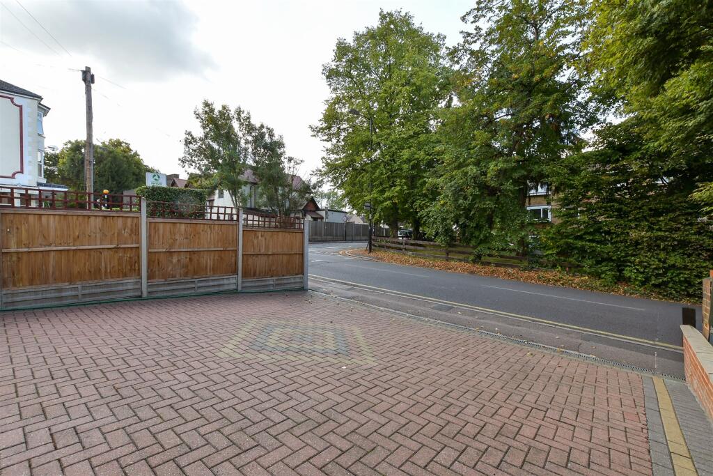 Driveway/Parking