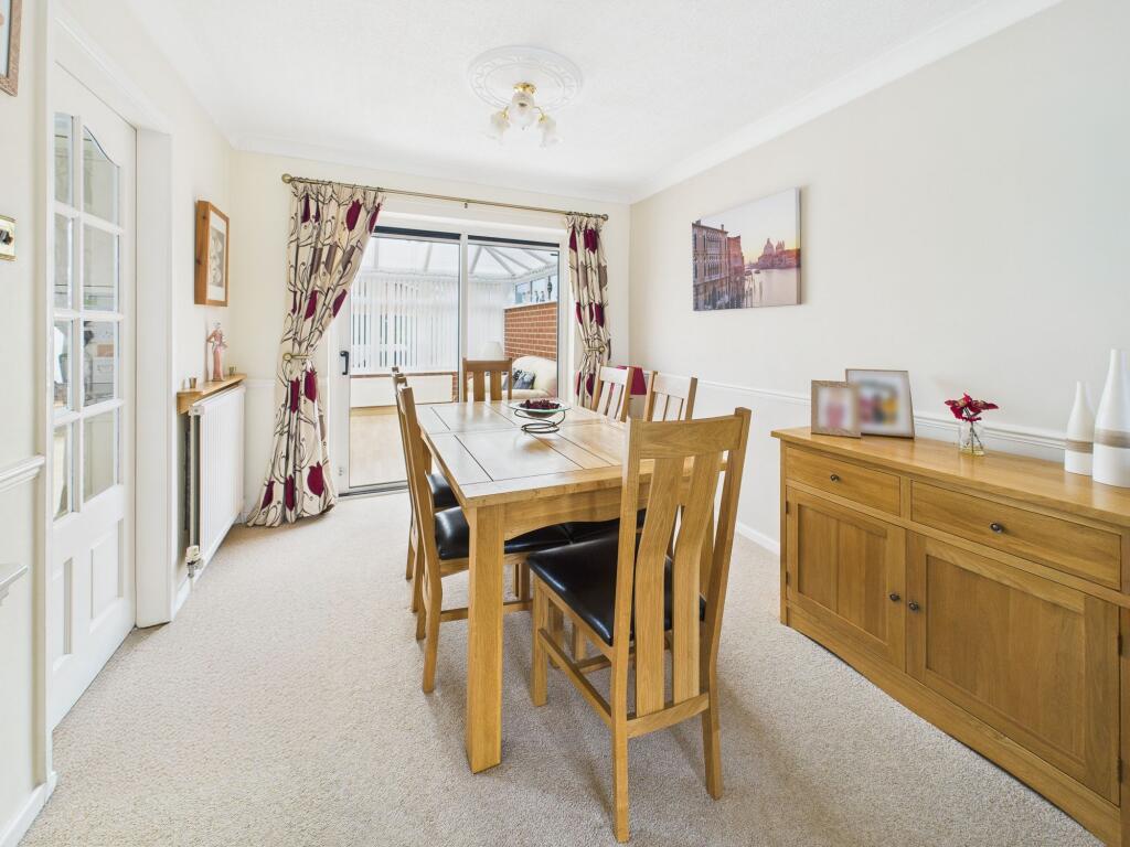 Lounge/Dining Room