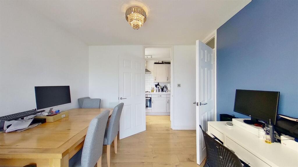 Kingham-Close-Earlsfield-SW18-06232023_081912.jpg