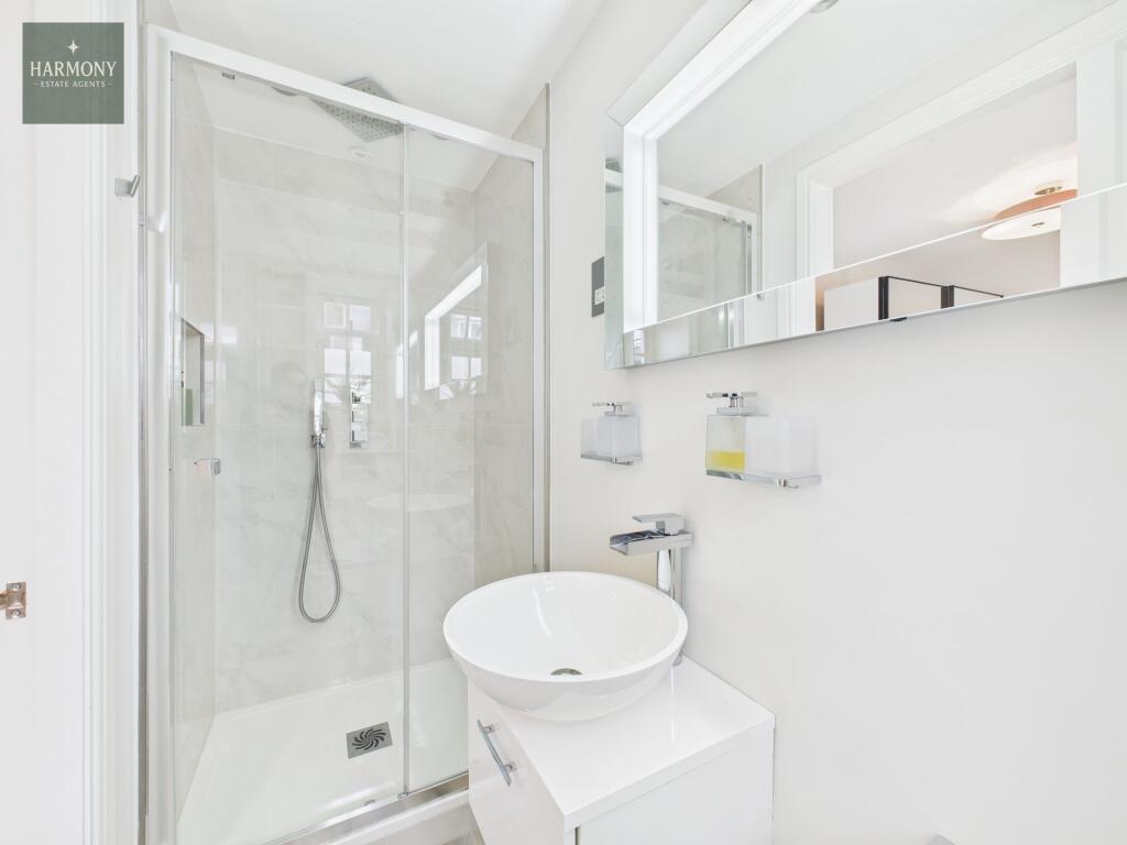 En-suite bathroom