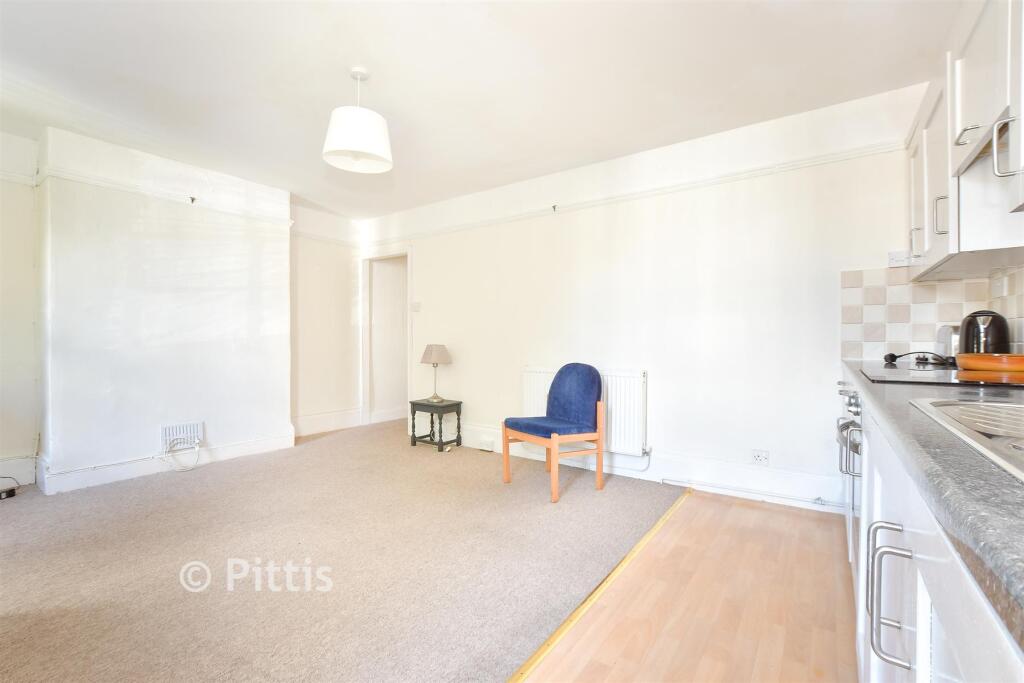 Kitchen/ Living Room