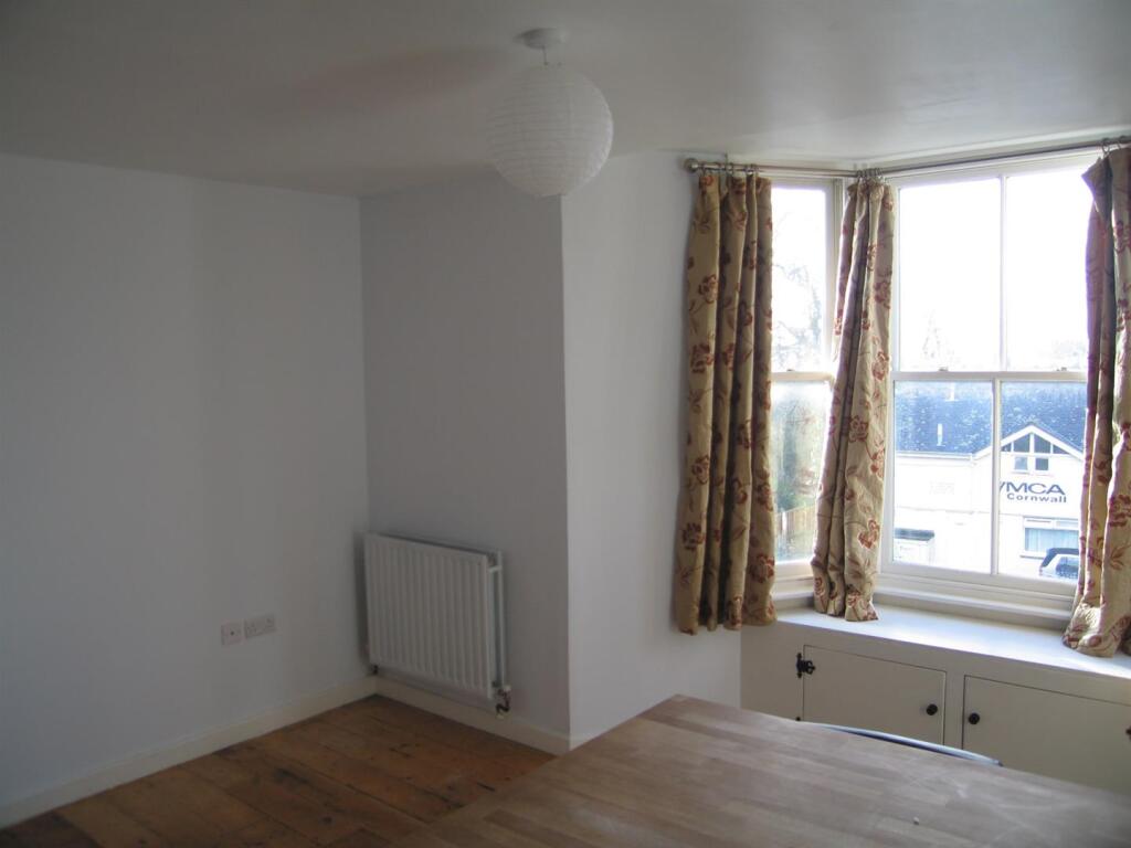 OPEN PLAN LIVING ROOM