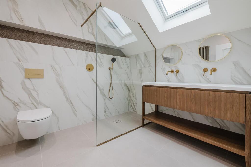 Bed 4 En Suite