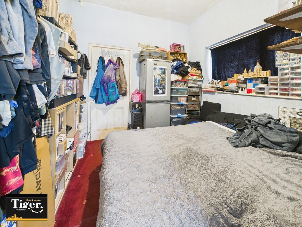 CAM02176G0-PR0560...