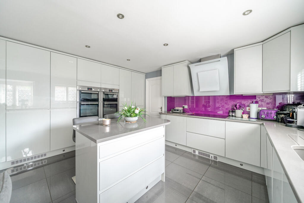 1340840-5-689de72...