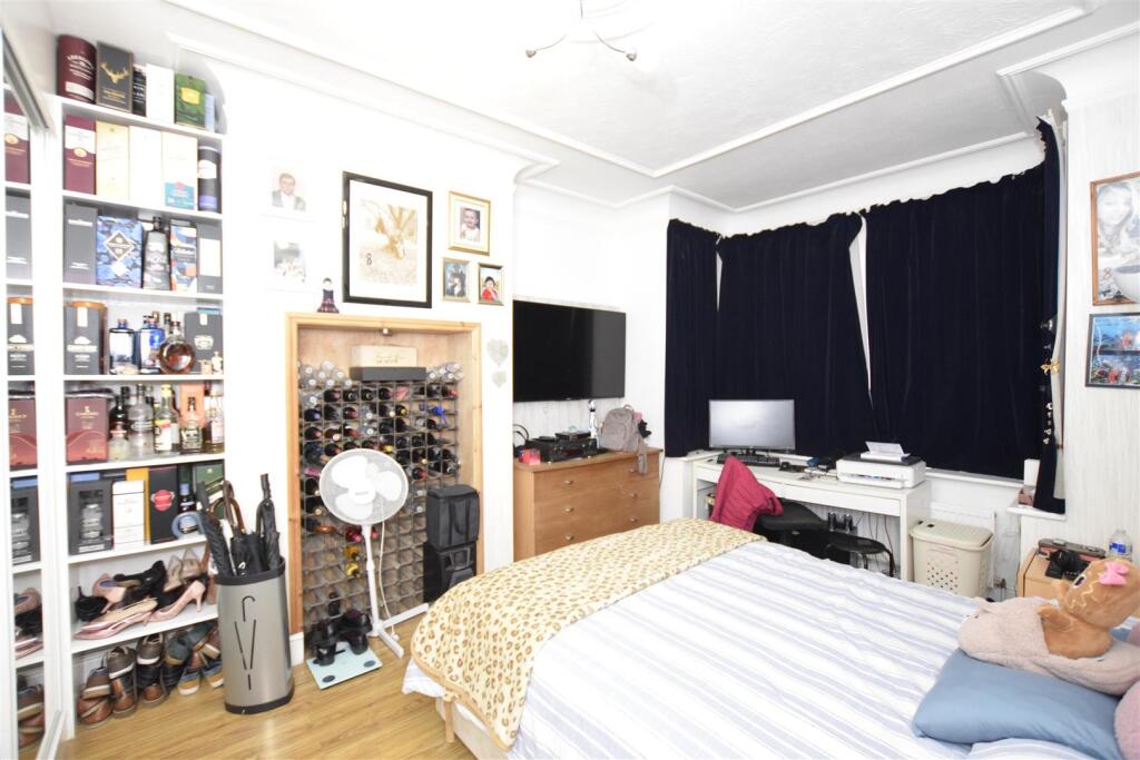 Bedroom 1.jpg