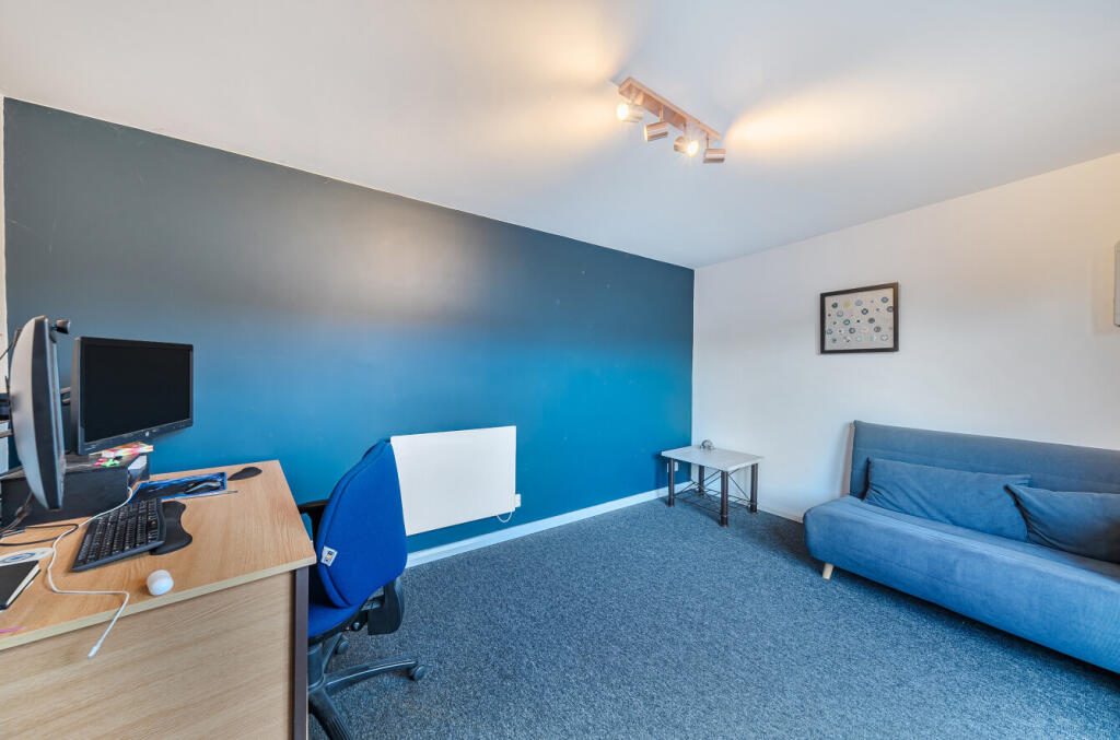 1372705-7-68ff9b7...