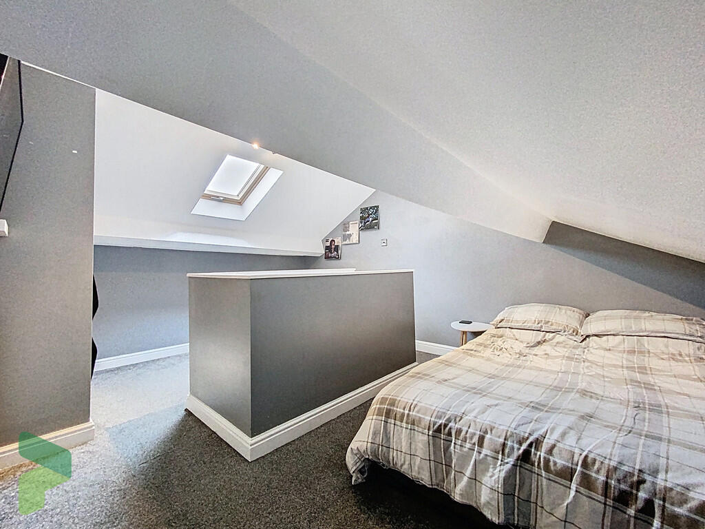 Attic bedroom Thr...