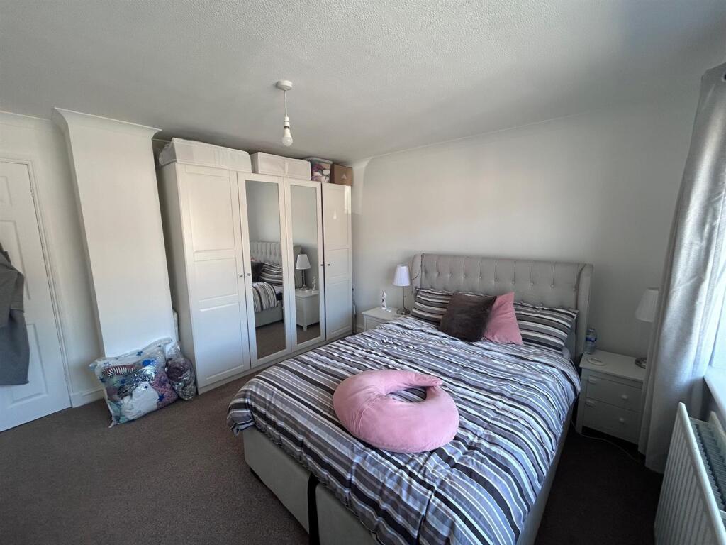 bed 1.jpg